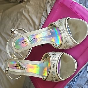 Chinese Laundry glossy white wedding shoes in size 9m